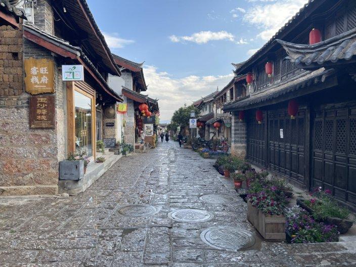 张悬在演唱会上宣布离婚消息，她此前有过哪些感情经历？